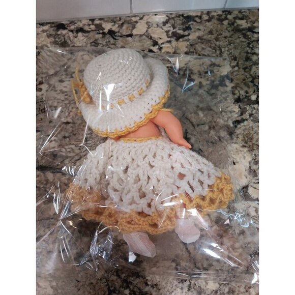 Vtg HONG KONG Blonde Doll in Red Crochet Dress w Hat White And Yellow - Picture 11 of 11
